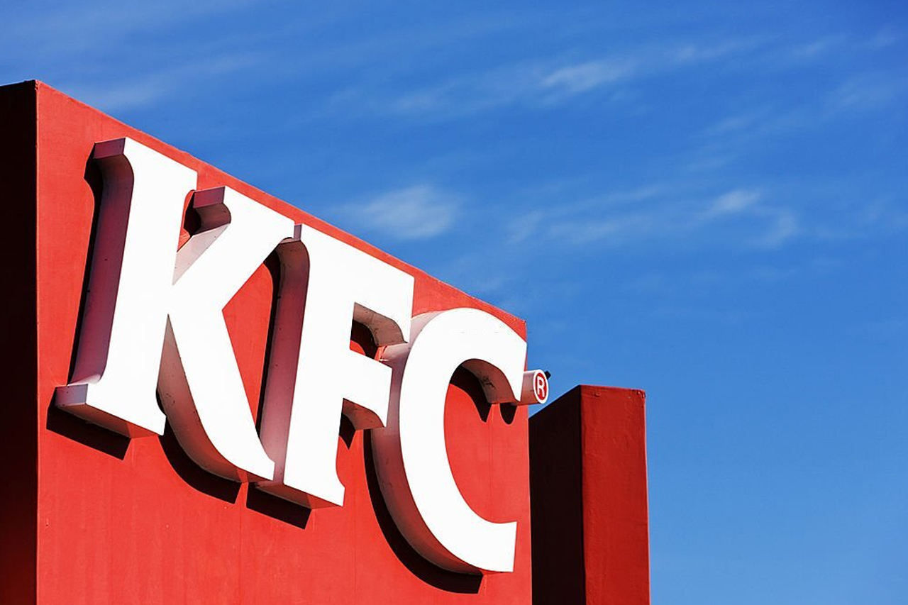 Berapa Besar Gaji Pegawai KFC? 