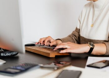 Surat Lamaran Kerja Bahasa Inggris Terbaru Yang Baik dan Benar